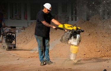 A locação de equipamentos como solução estratégica para economizar na obra
